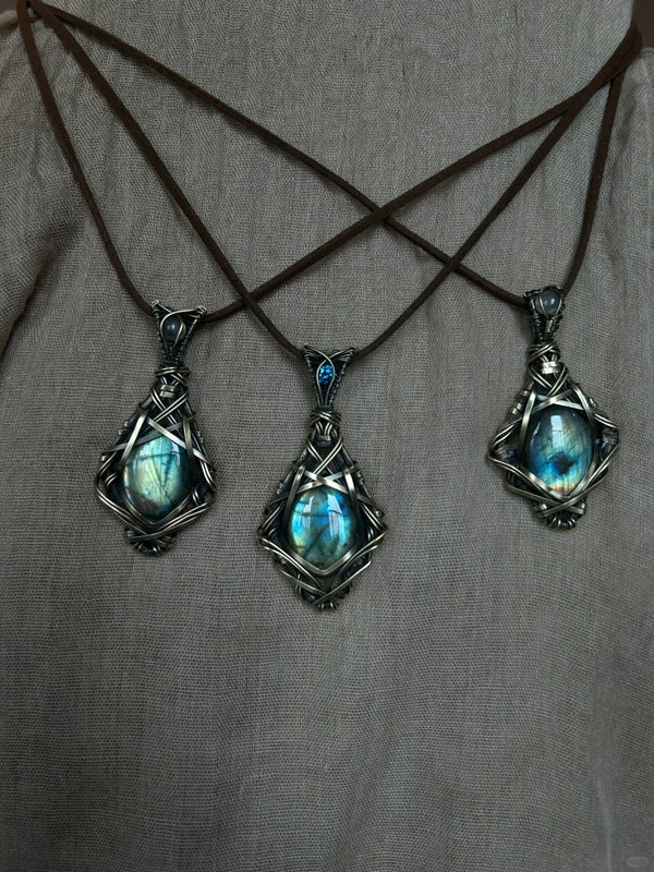 Labradorite crystal healing magic stone necklace pendant