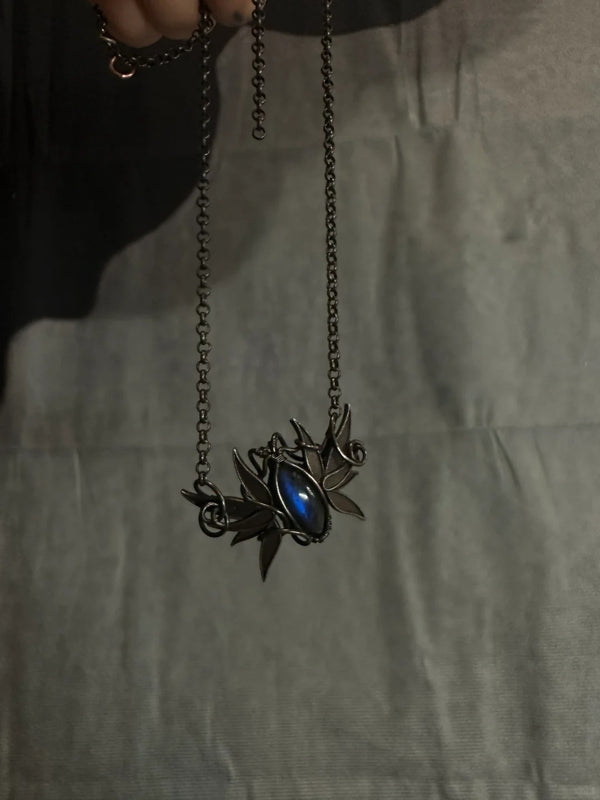 Labradorite gemstone necklace pendant