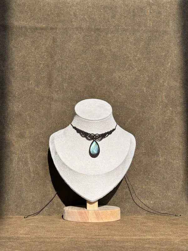 Vintage labradorite crystal macrame necklace