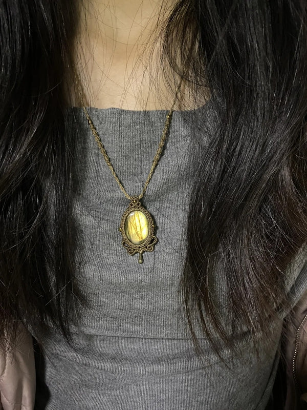 Golden pendant necklace