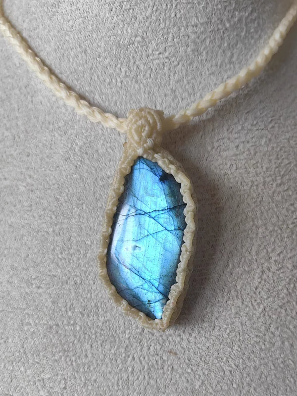 Labradorite crystal healing magic stone macrame necklace pendant