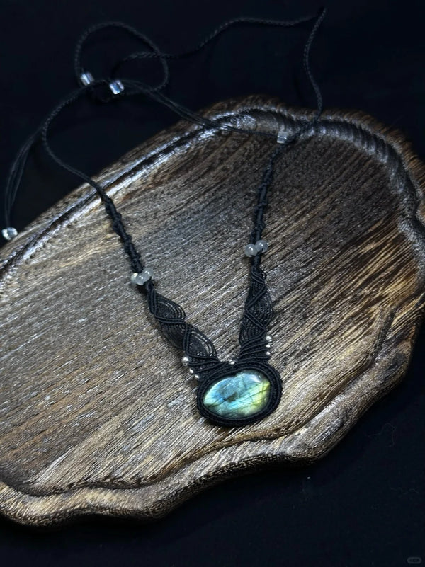 Labradorite Macrame Necklace pendant